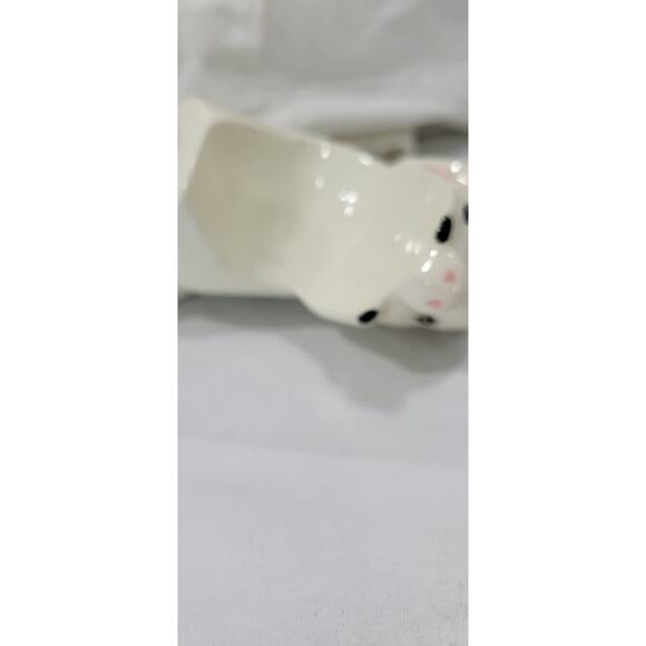 Snuggling Pigs Ceramic Salt & Pepper Shaker Set White Black Spots Signed 1987 - Picture 5 of 6